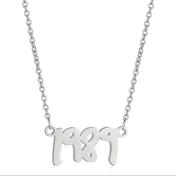 🎵 TAYLOR SWIFT NECKLACES 🎵 - Picture 16 of 16